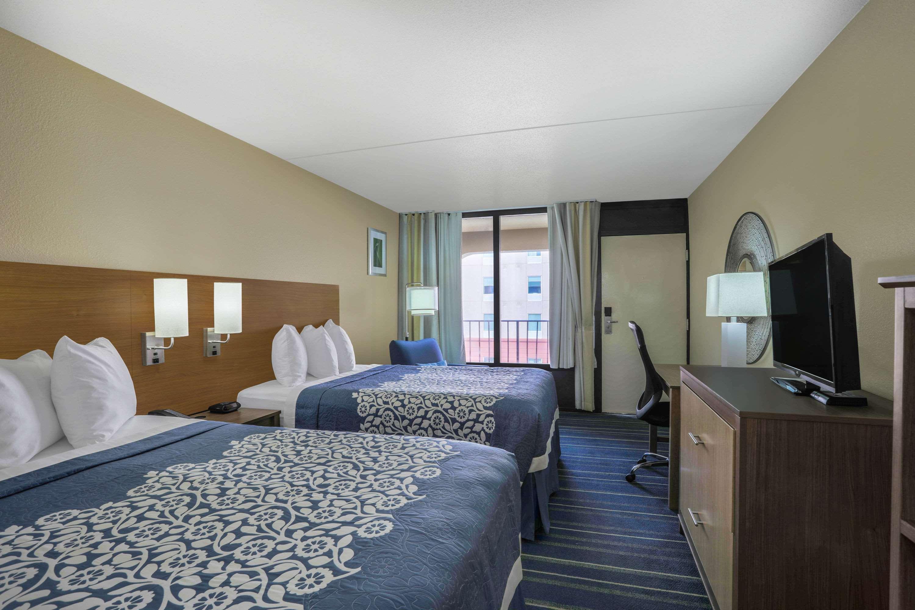 Days Inn By Wyndham Newark Wilmington Exterior foto