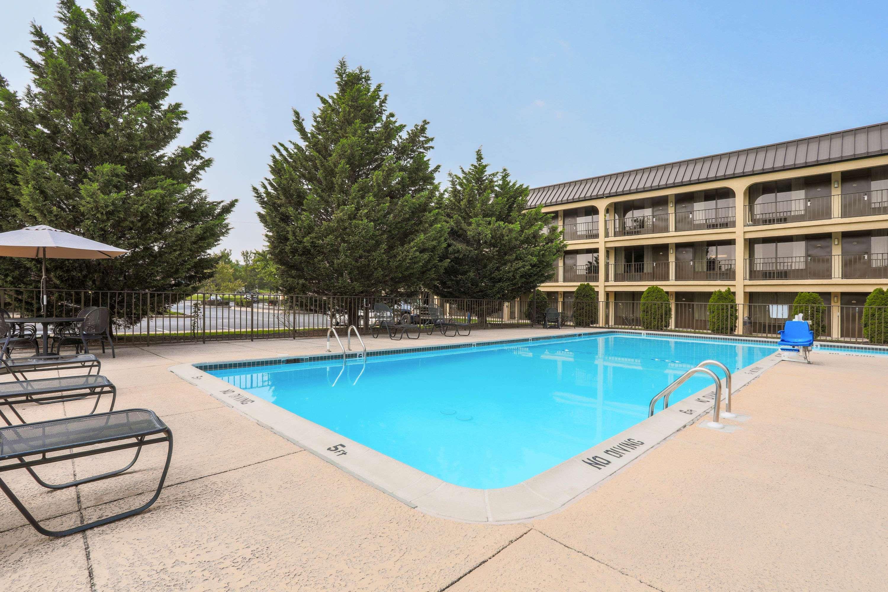 Days Inn By Wyndham Newark Wilmington Exterior foto
