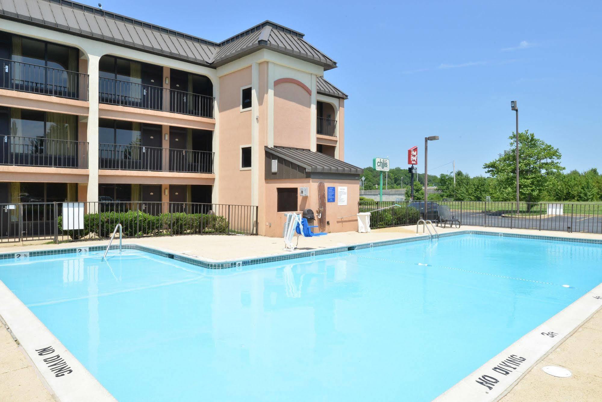 Days Inn By Wyndham Newark Wilmington Exterior foto