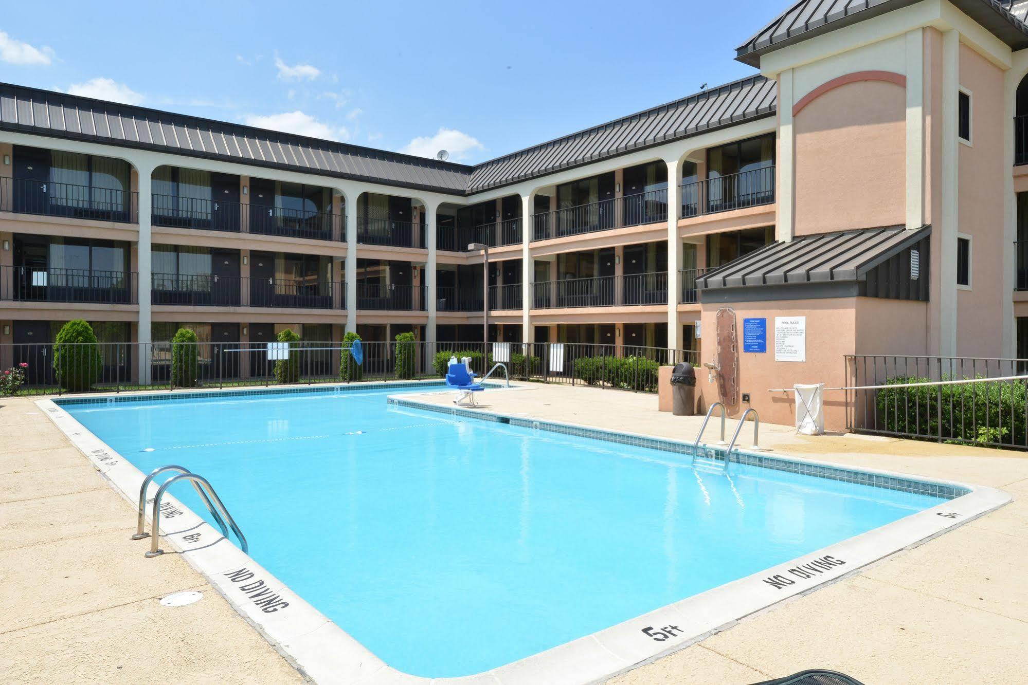 Days Inn By Wyndham Newark Wilmington Exterior foto
