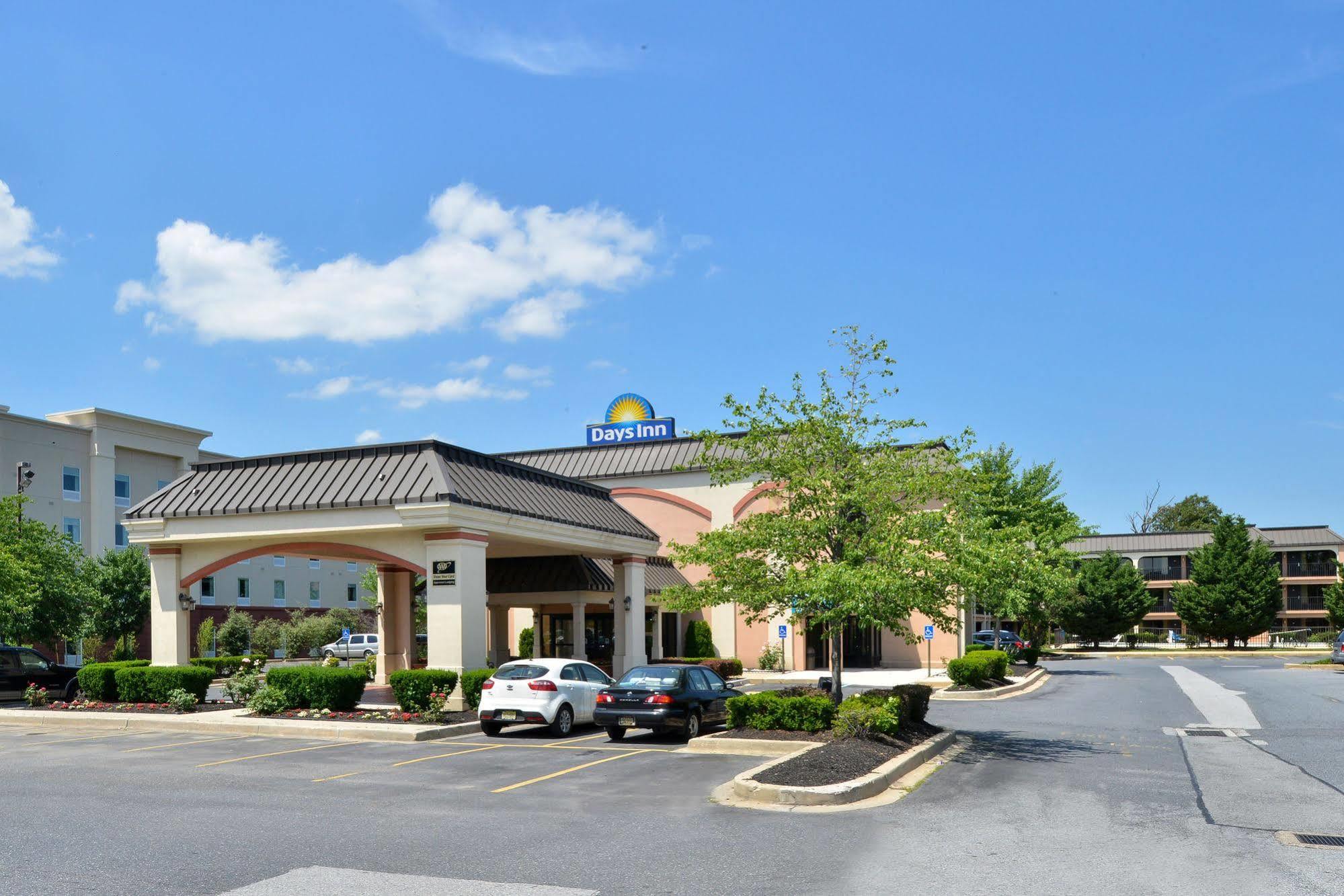 Days Inn By Wyndham Newark Wilmington Exterior foto